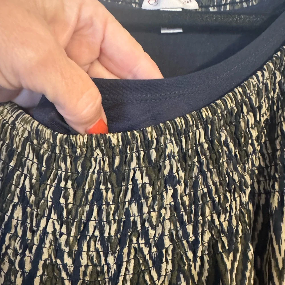NAVY/TAN PRINT TOP w/SLEEVE DETAIL PLUS: 2X #W - Picture 9 of 12